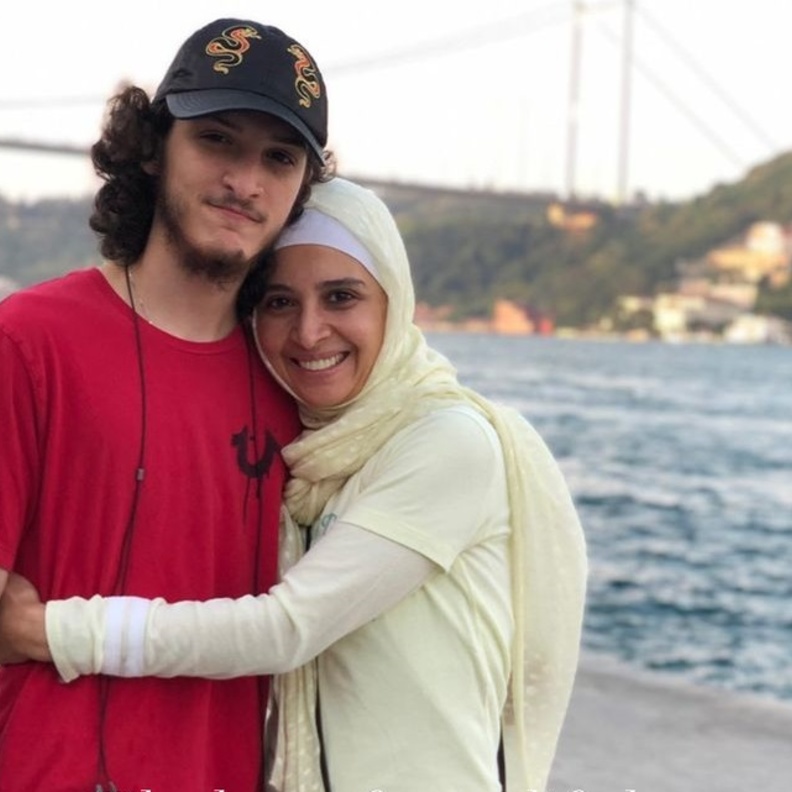 حنان ترك وابنها 