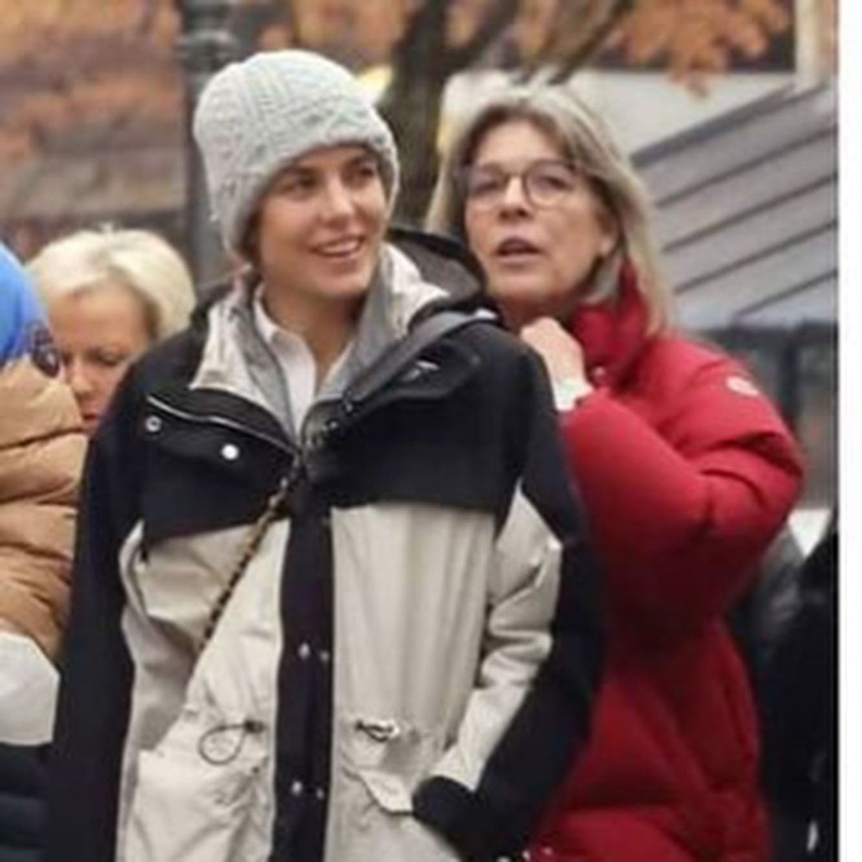 الأميرة كارولين وأسرتها في عطلة تزلج في غشتاد