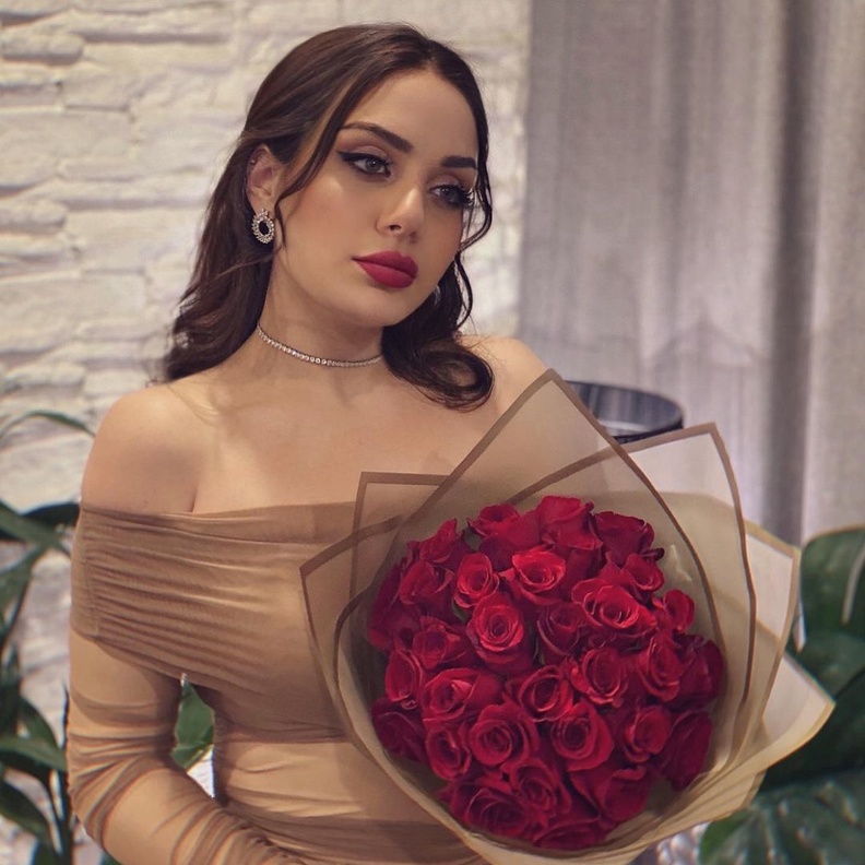 تسريحات شعر طبيعية لحفل الخطوبة من بنات النجوم