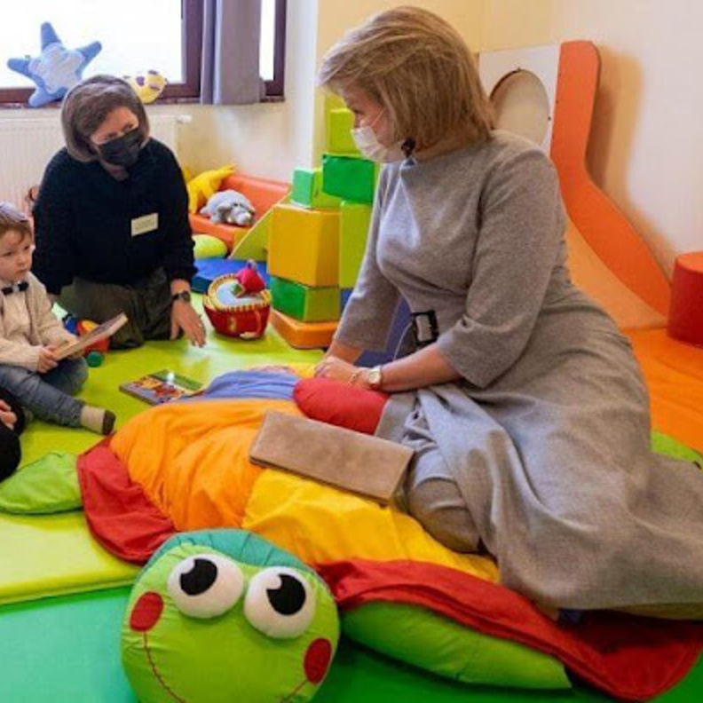 الملكة ماتيلد تزور ملجأ Les Trois Portes في نامور