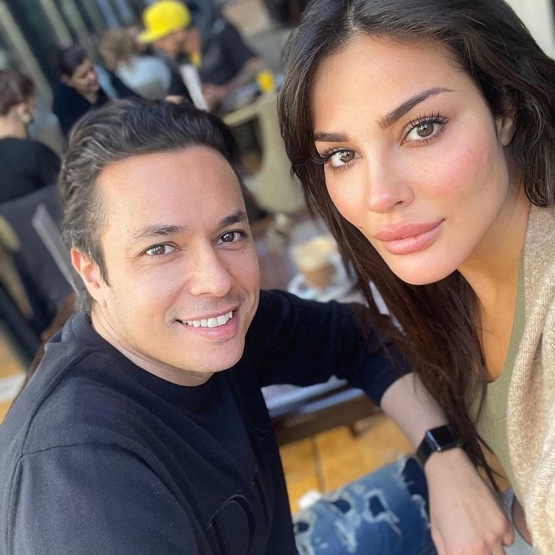 نادين نجيم تحتفل بعيد ميلاد صديقتها وتلتقي بشقيقها بلقاء عائلي..هل يشبهها؟