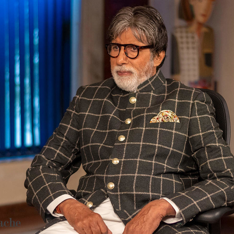 أزمة في منزل أميتاب باتشان بعد إصابة عدد كبير من العاملين بعدوى كورونا