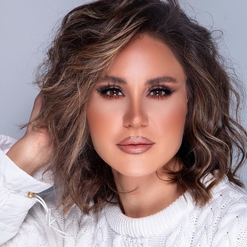 ديمة قندلفت تعتمد صيحات جمالية لافتة بأول ظهور لها في عام 2022