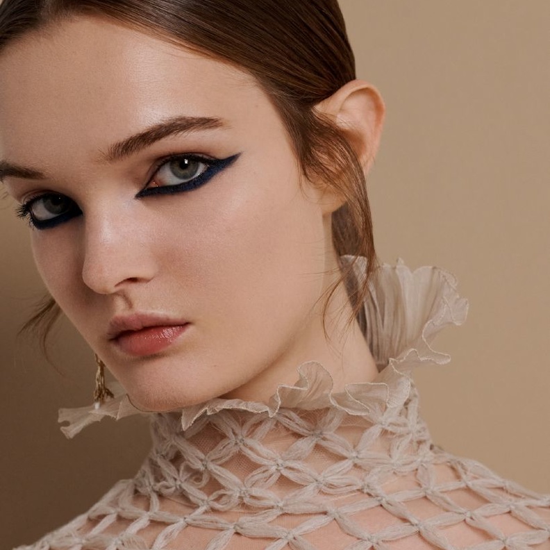 طرق سهلة لجعل خطوط الآيلاينر تدوم أكثر وخطوات رسمه