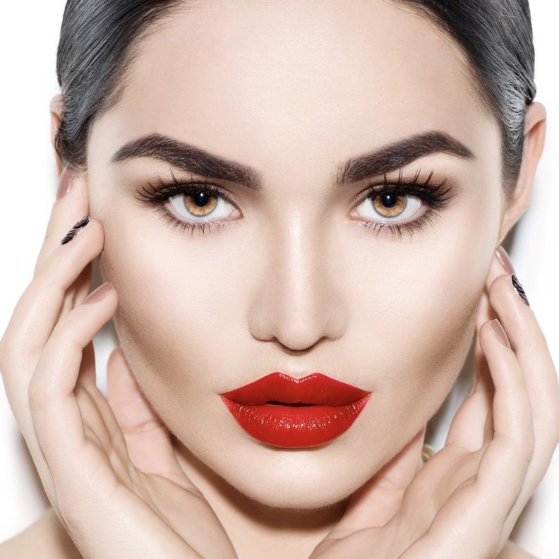 حيل منزلية تساعد في تكبير الشفاه بالخطوات وعن تجربة