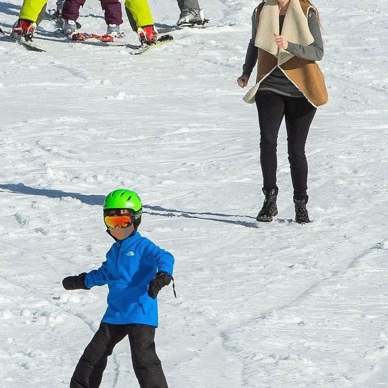 عائلة يورك تستمتع بعطلة تزلج على الجليد في فيربير