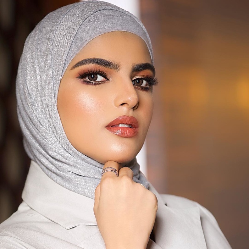 سارة الودعاني تخضع لـ 3 عمليات تجميل في الوجه