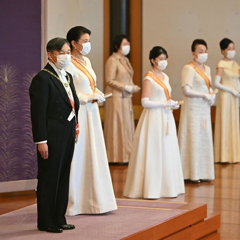 العائلة الإمبراطورية اليابانية تحضر الحفل السنوي التقليدي بمناسبة بداية العام الجديد