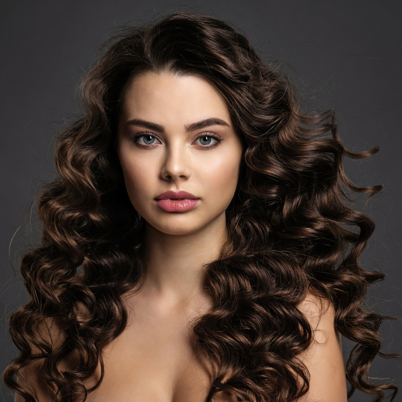 قصات مميزة لتكثيف الشعر الطويل الخفيف