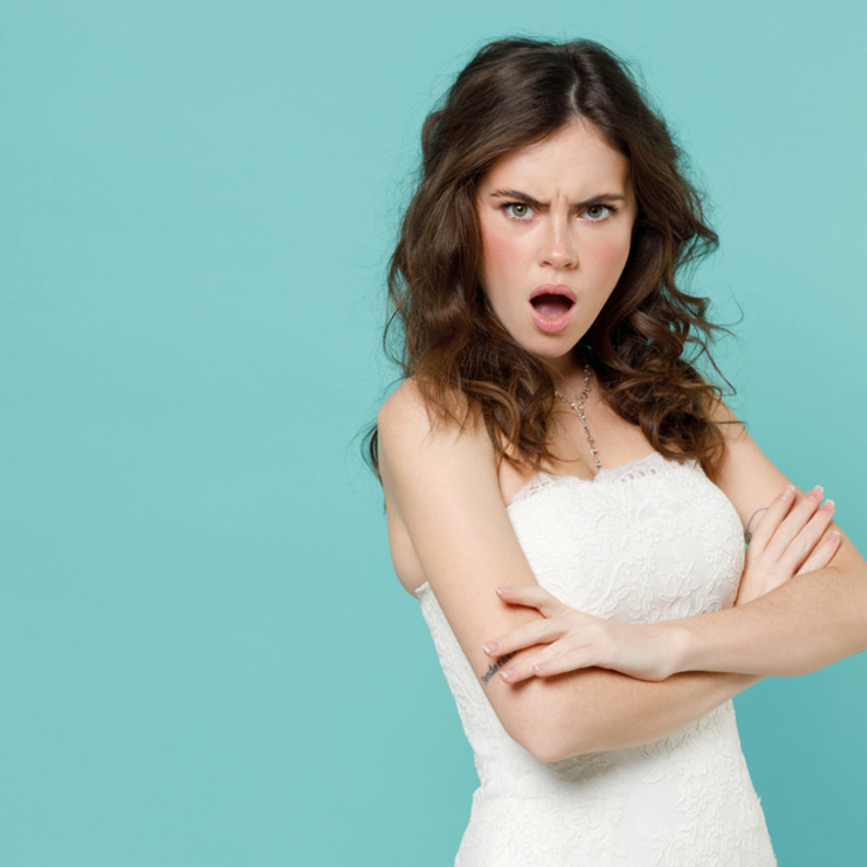 shutterstock_خلاف بين عروس وزوجة والدها بسبب تجمع لنساء العائلة