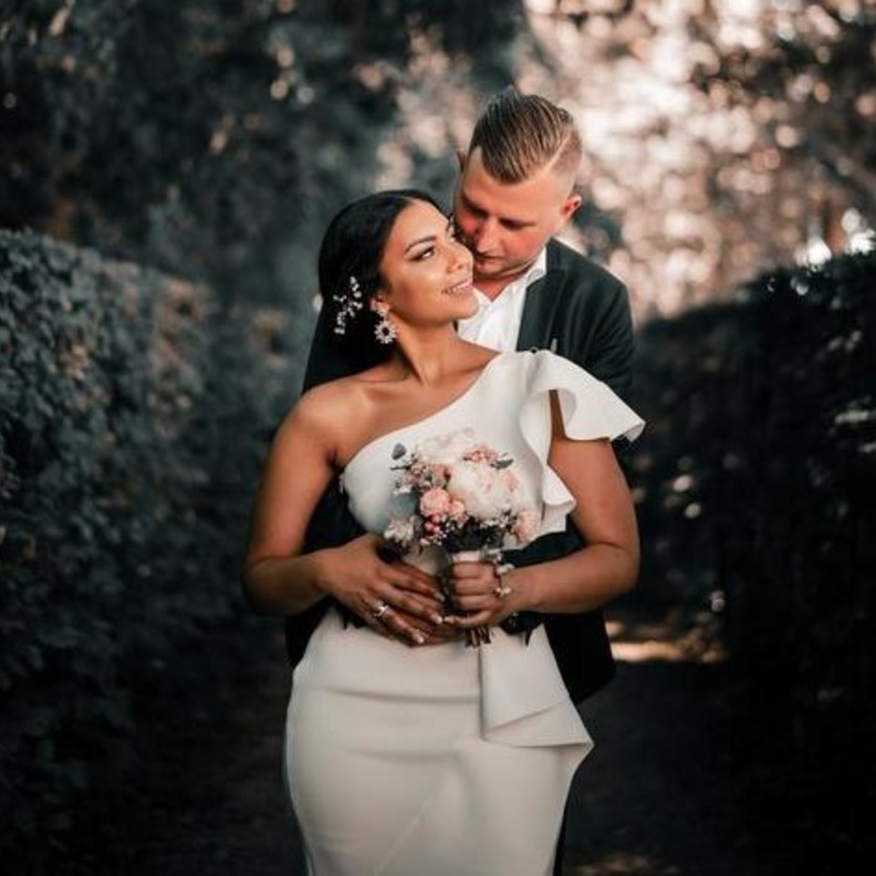 عروس تتعرض للانتقاد بسبب فرضها لشروط وقواعد غريبة على ضيوف زفافها