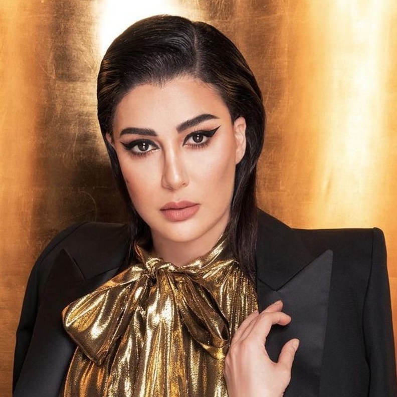 غادة عبد الرزاق تواكب صيحة الآيلانير الغرافيكي 