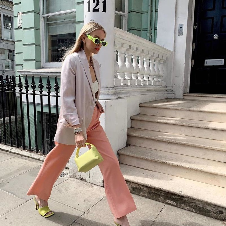 إن كنت من عشاق الألوان الباستيل يمكنك إختيار لونين لإطلالتك والتألق بهما