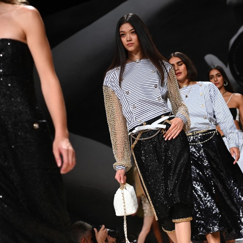 إنطلق اليوم أسبوع الموضة في باريس 2022 على أن يستمرّ حتى 8 مارس