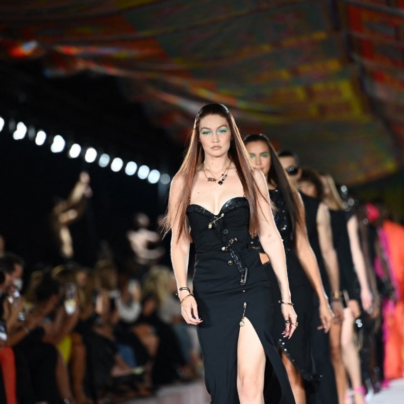 اسبوع الموضة في ميلانو 2022 يعود إلى أمجاد ما قبل الوباء فما الذي تغير