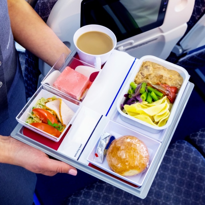 اطعمة لا ينصح بتناولها عند السفر بالجو منها البقوليات