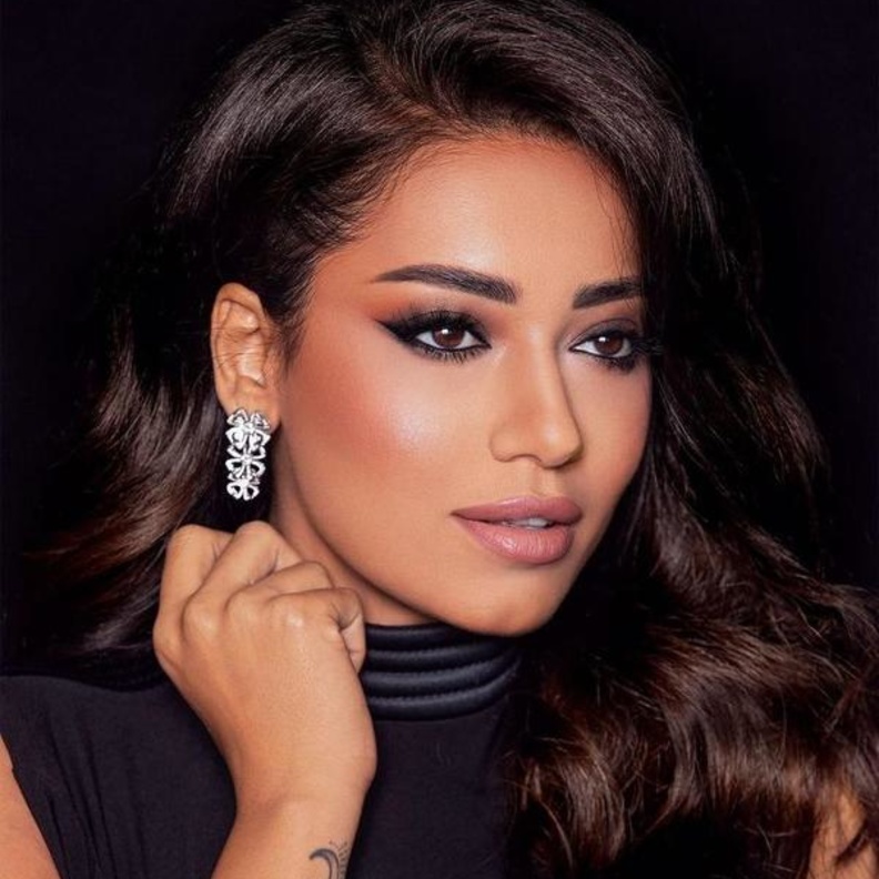 ​  مكياج عيون ترابي من وحي رحمة رياض - صورة من حسابها على انستغرام  ​