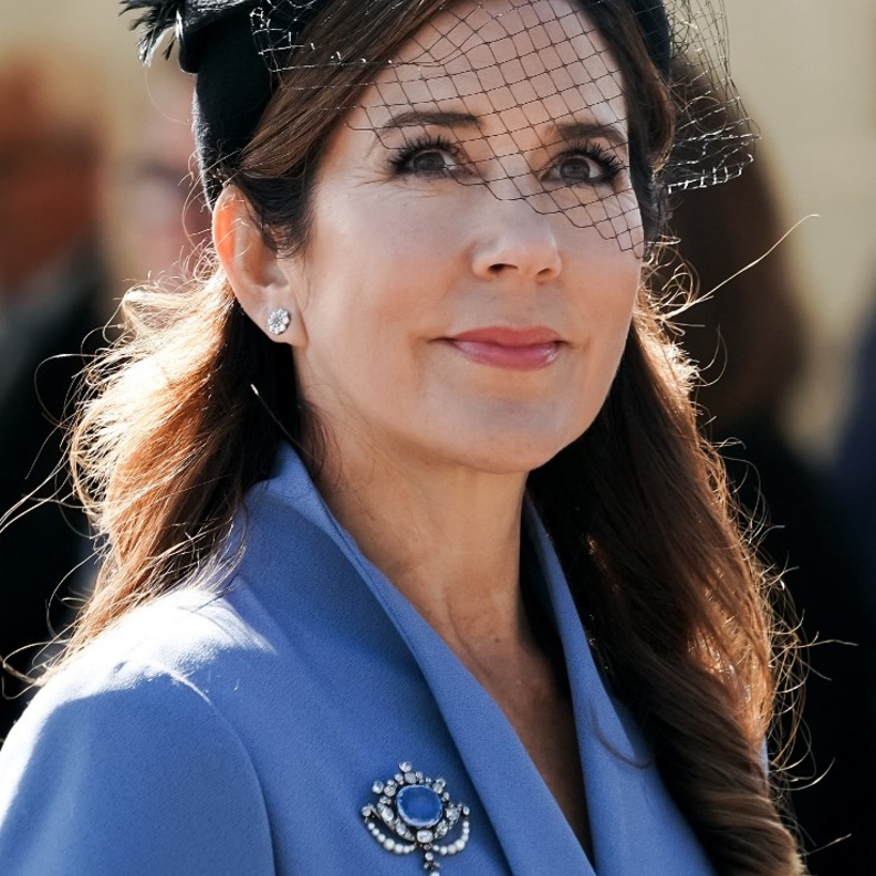 اجمل اطلالات ماري ملكة الدانمارك بالمكياج البرونزي