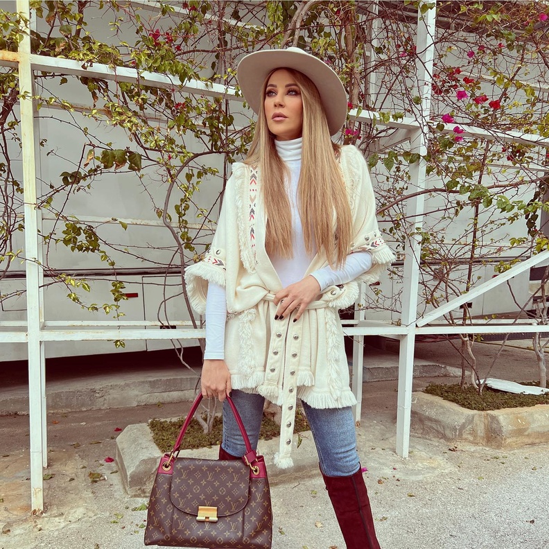 اطلالات شتوية مميزة من كارلا حداد