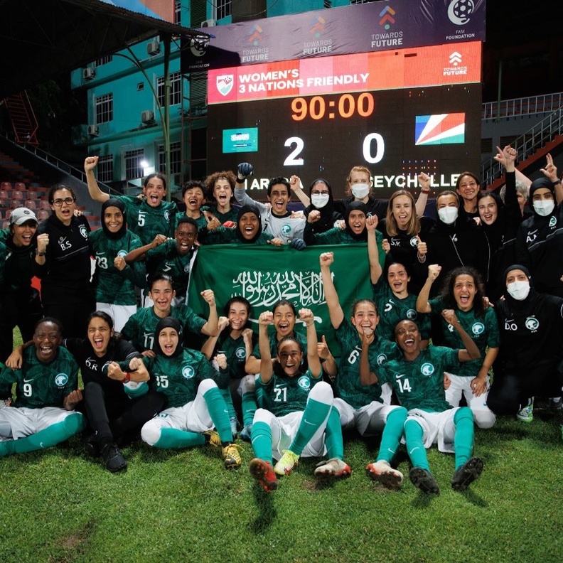 المنتخب السعودي للسيدات بكرة القدم يصنع التاريخ.. وبيليه يهنئ! 