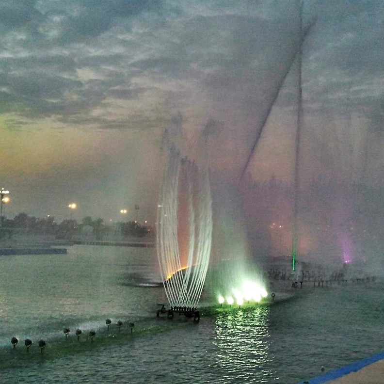 النافورة الراقصة في منتزه الملك عبدالله البيئي- @mai_m061