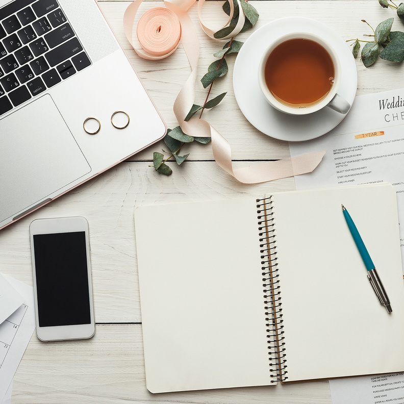 تأكدي من إعداد قائمة المهام الرئيسية التي عليك القيام بها خلال استعدادات زفافك