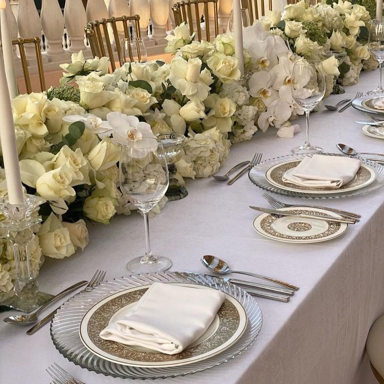 تفاصيل سنتربيس طاولات الزفاف في حفل زفاف منى قطان