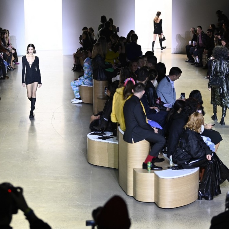 حتى بالنسبة للعلامات التجارية الكبرى من الصعب إعطاء معنى لمحتواها بدون التفاعل الحيّ الذي تولّده عروض الأزياء المباشرة