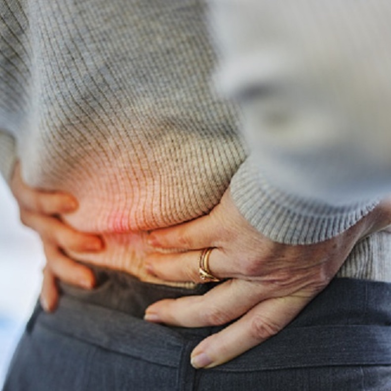 أسباب الإصابة بديسك الظهر وأعراضه