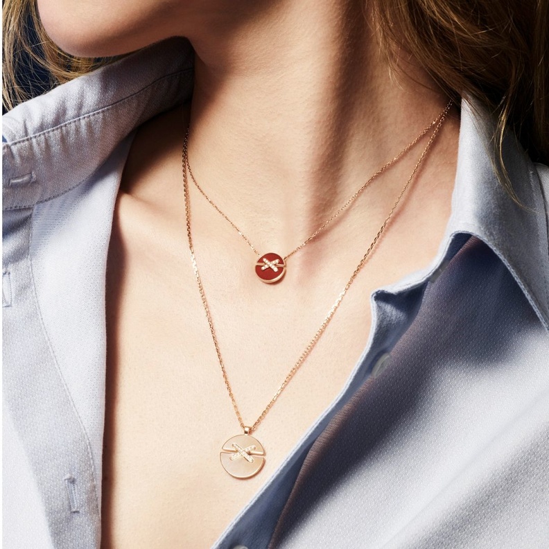 سلاسل ذهب ناعمة ورقيقة لاطلالتك في نهار عيد الحب