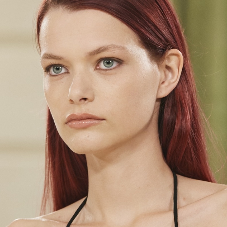 صبغات شعر باللون الاحمر الفاتح واللماع من وحي دار Monot