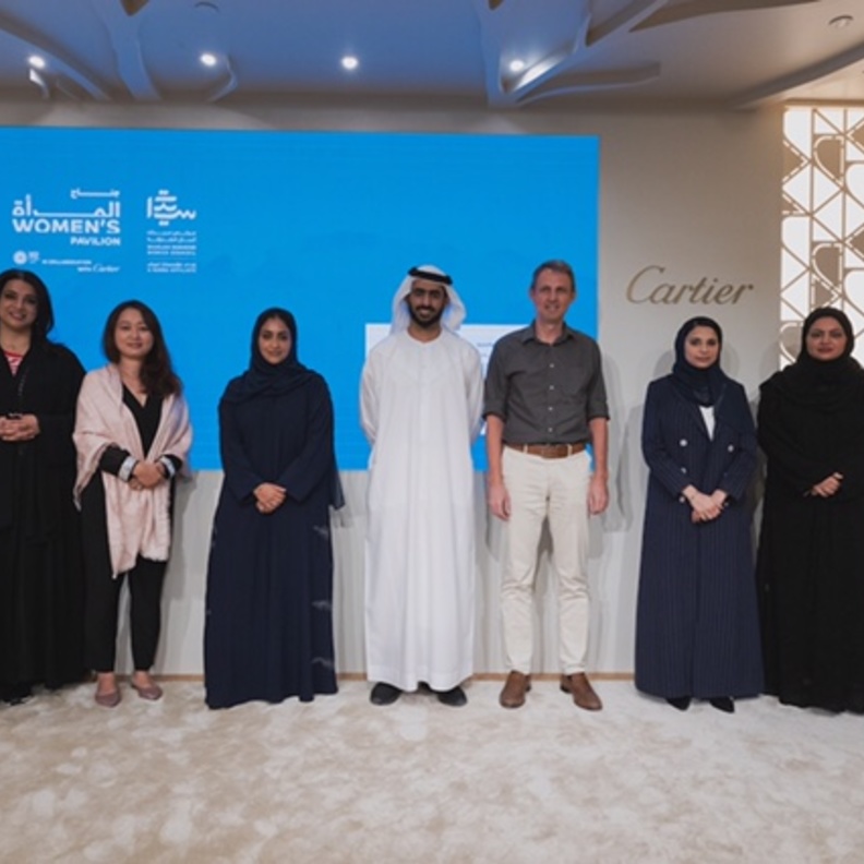 صورة جماعية للجنة التحكيم ومجلس سيدات أعمال الشارقة