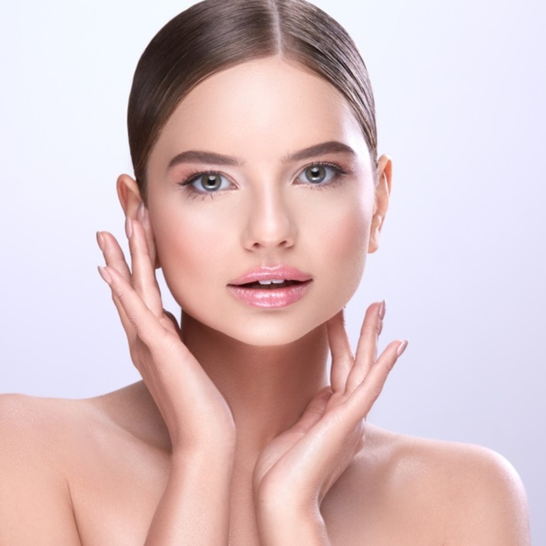 خلطات طبيعية من زيت اللوز لحل جميع مشاكل البشرة قبل عيد الحب 2022