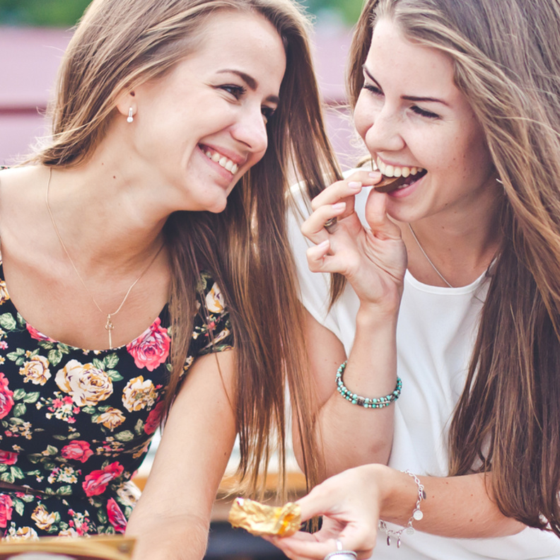 فوائد الشوكولاتة الداكنة لكبح شهيتك في يوم الحب العالمي 2022