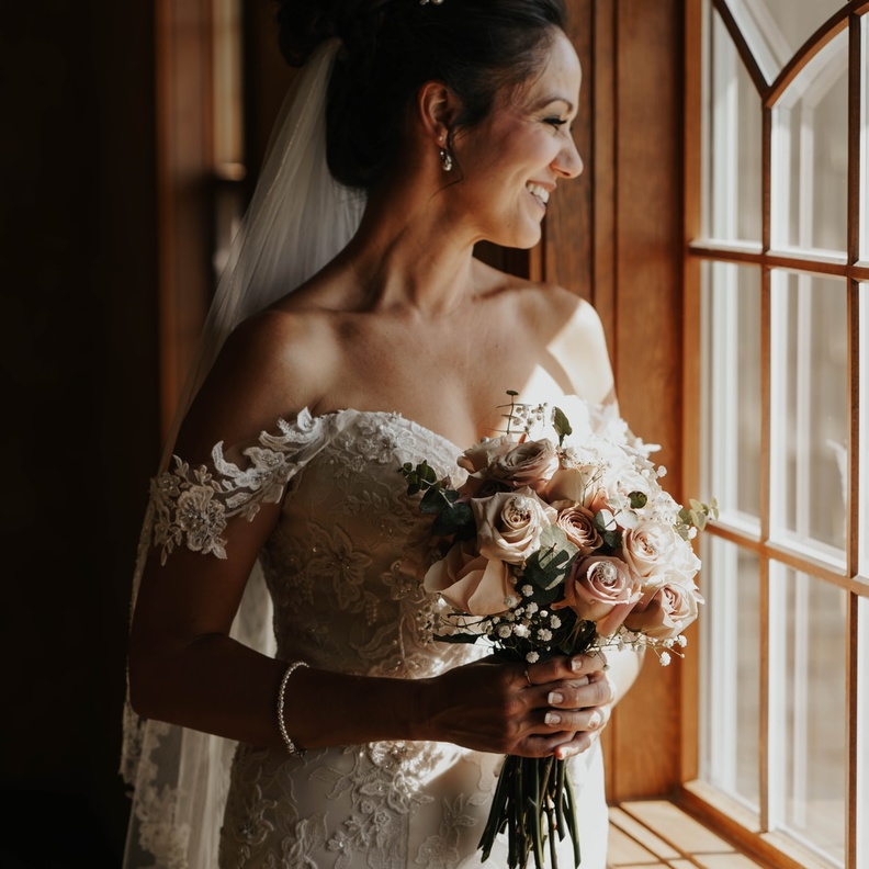 عروس تطلب من صديقتها طلبا غريبا لحضور زفافها