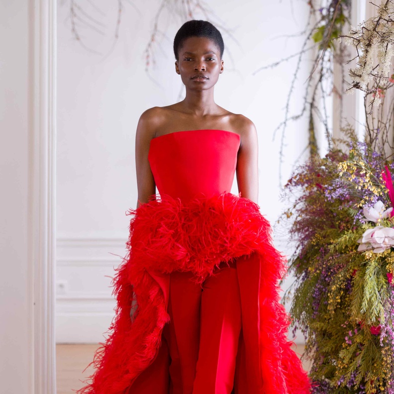 فساتين خطوبة باللون الاحمر@ashistudio