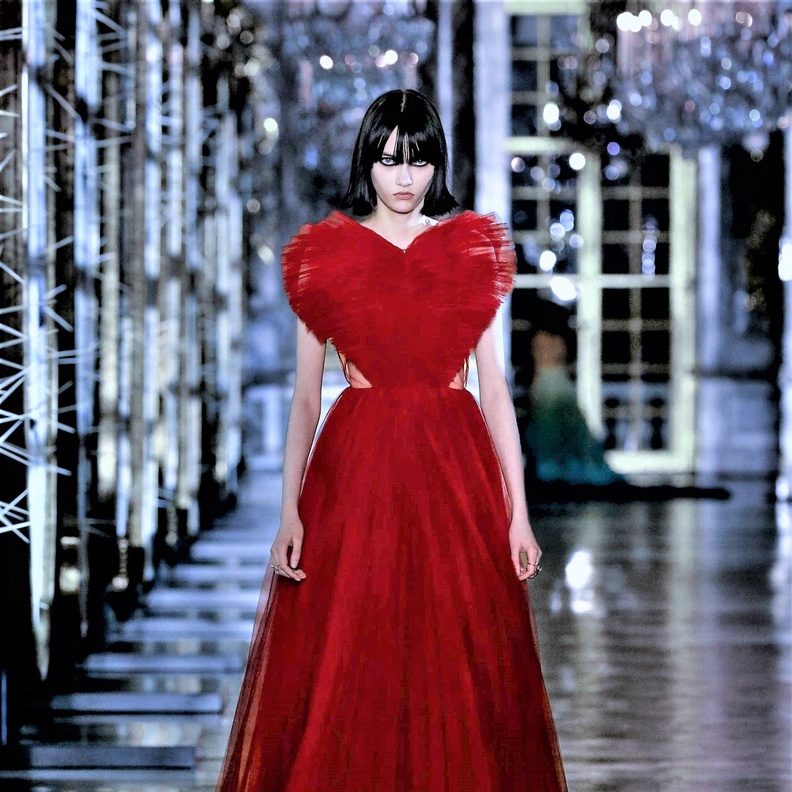 فساتين خطوبة باللون الاحمر@dior