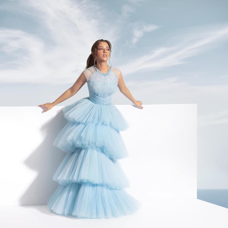 فساتين كشكش باللون الازرق انستقرام@balqeesfathi