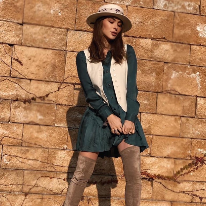 اطلالات عصرية بلمسات أنثوية مستوحاة من ستيفاني صليبا