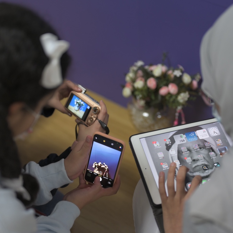 فن تنظم ورشة عمل للأطفال واليافعين حول أساسيات التصوير الفوتوغرافي