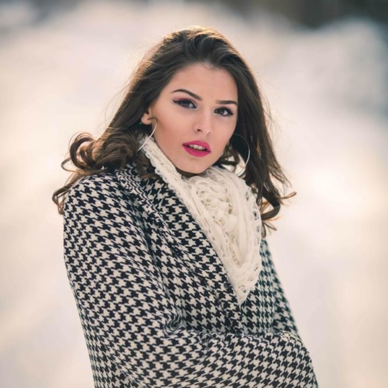 قطع مجوهرات تليق بإطلالة المعطف