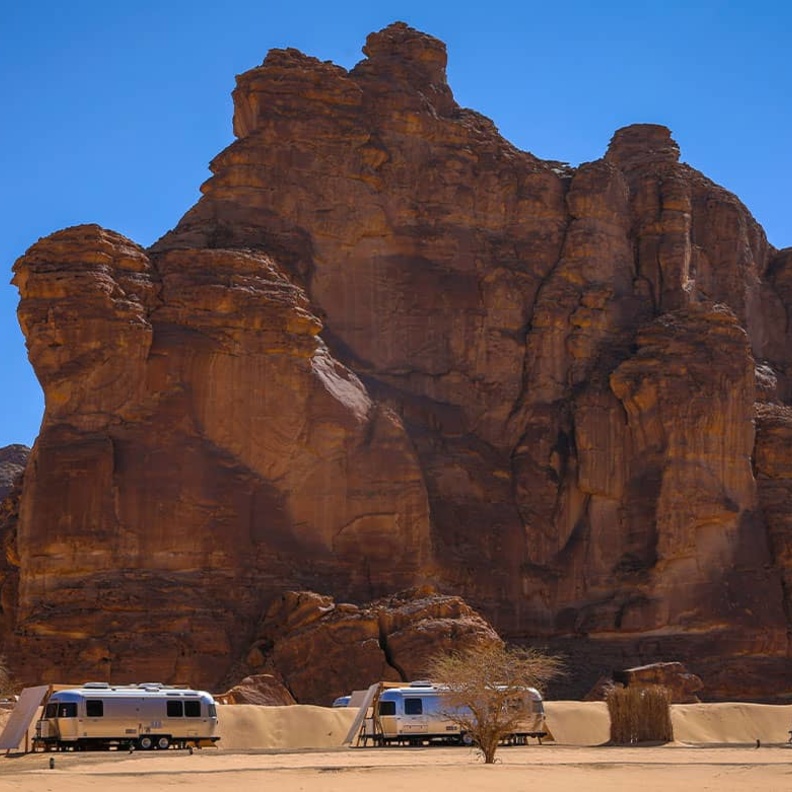 لعشاق المغامرة.. إليكم 5 وجهات ساحرة للإقامة في أحضان العلا