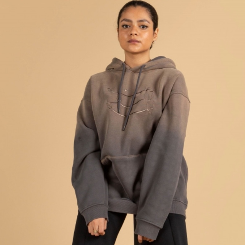 بريزم "علامة سعودية تقتحم ساحة الأزياء بقصة خلف كل تصميم.