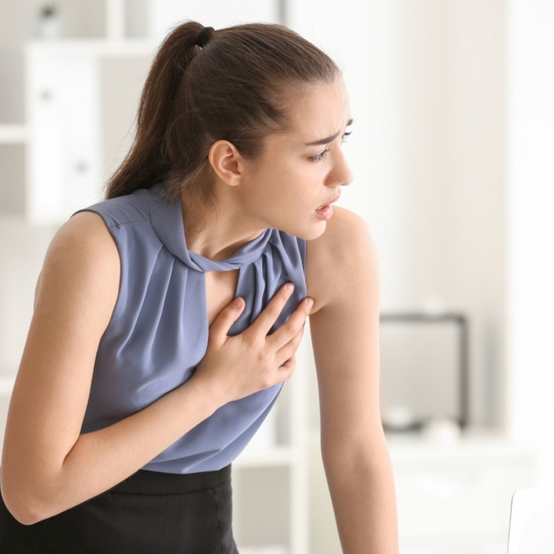 متلازمة القلب المكسور تواجه النساء بسبب كورونا