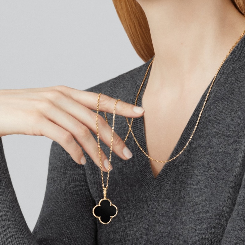 مجموعة ساحرة من مجوهرات فان كليف أند أربلز الشهيرة