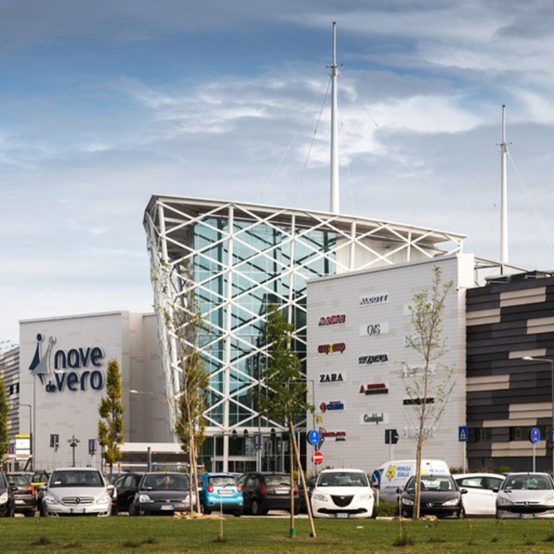 مركز تسوق ناف دي فيرو Nave de Vero