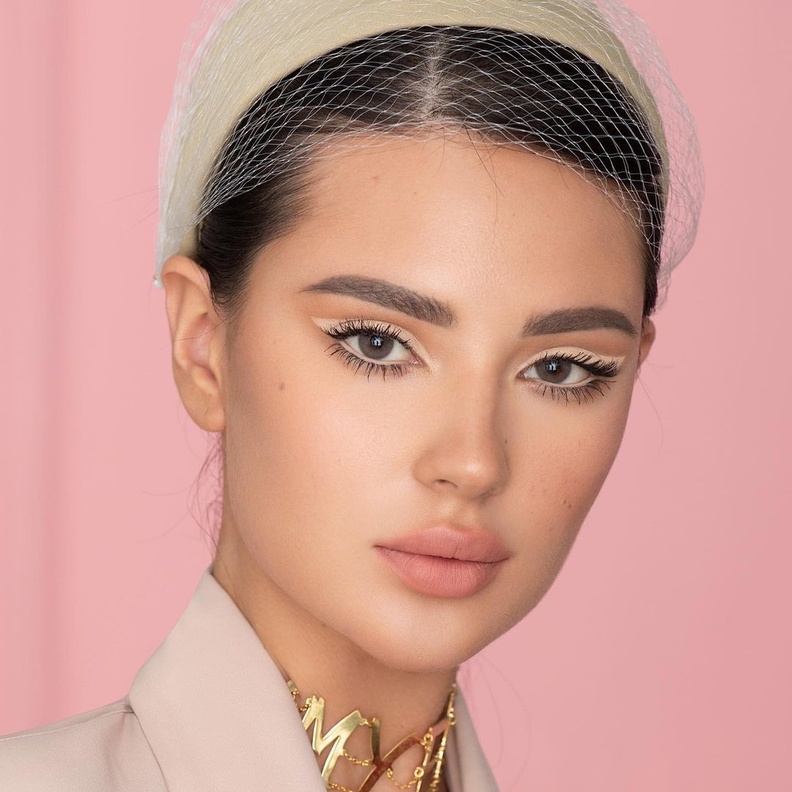 إطلالات مكياج لافتة بأنامل خبيرات التجميل السعوديات بمناسبة يوم التأسيس