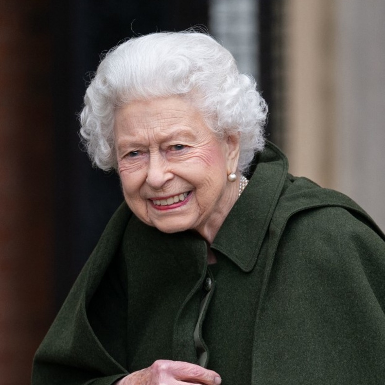 من أحدث إطلالات الملكة اليزابيث الثانية