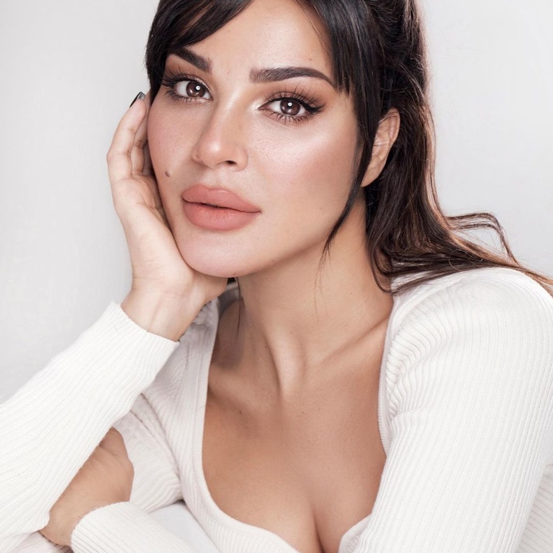 نادين نسيب نجيم من مواليد برج الدلو