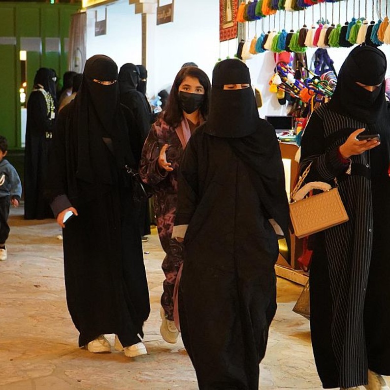 وإقبال كبير من الزوار على زيارة شتاء درب زبيدة - المصدر واس